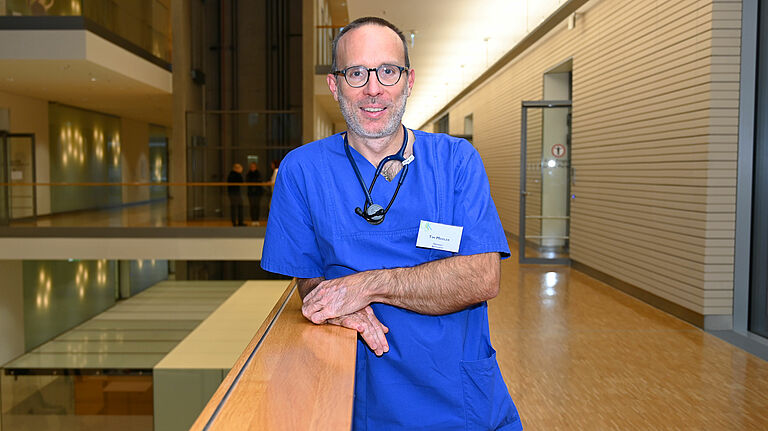 Tim Meißler verstärkt seit Oktober als Oberarzt das Team der Klinik für Anästhesie, Intensiv-, Notfall- und Schmerzmedizin am St. Elisabethen-Klinikum.