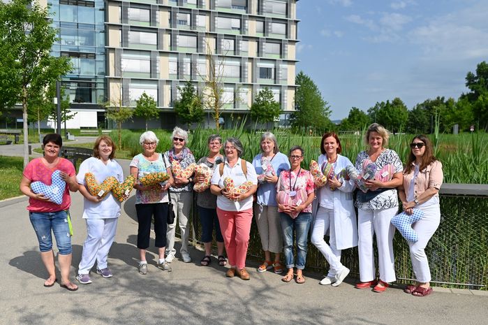 Der Frauenbund Bavendorf spendete 101 Herzkissen.