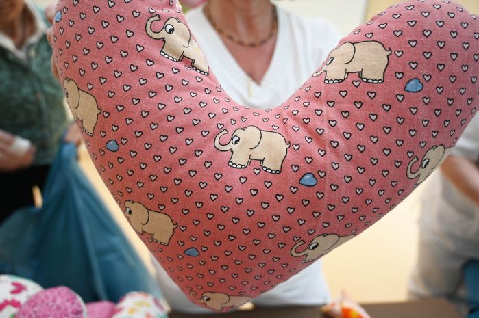 Mit viel Liebe gemacht: Die Herzkissen aus Berg.