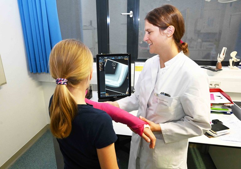 Spezialisiert auf traumatologische Verletzungen bei Kindern und Jugendlichen: Fachärztin Dr. Julia Hofmann leitet die neue Sprechstunde am MVZ Ravensburg.
