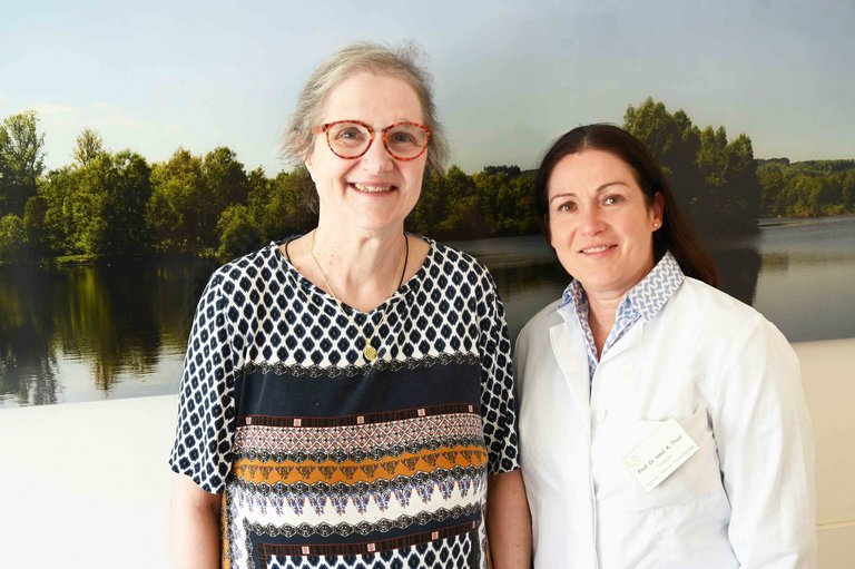 Glücklich: Doris Heldmaier aus Vogt und Chefärztin Prof. Dr. Karolin Thiel.