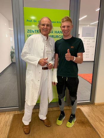 Top-Mountainbiker-Daniel-Geismayr-im-EK-von-Prof-Krimmer-operiert. Top-Mountainbiker Daniel Geismayr im EK von Prof. Krimmer operiert