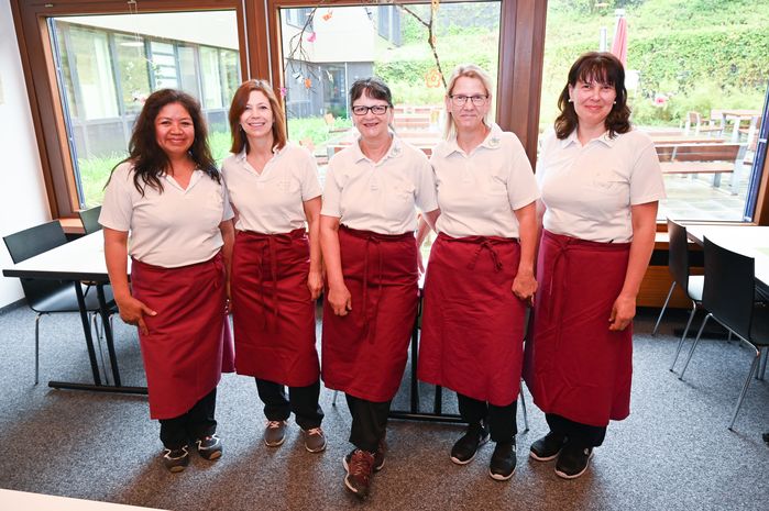 Das Team der Cafeteria freut sich über viele Besucher.