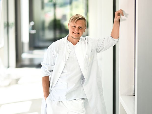 Ebenfalls Hauptoperateur am Gelenkzentrum im Westallgäu-Klinikum: Dr. Raphael Kranz.