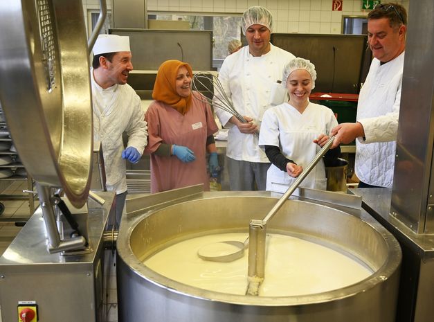 Haben die Suppenkelle und den Schneebesen jederzeit im Griff: Volker Jung (rechts) und sein Team.