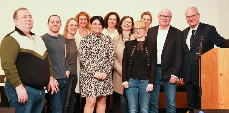 Bild 1: Dr. Wolfgang Bücke (Zweiter von rechts) im Kreis seiner Wangener Kollegen von der Gynäkologie, links daneben mit Brille Dr. Martha Geiger, rechts Chefarzt Dr. Elmar Mauch.