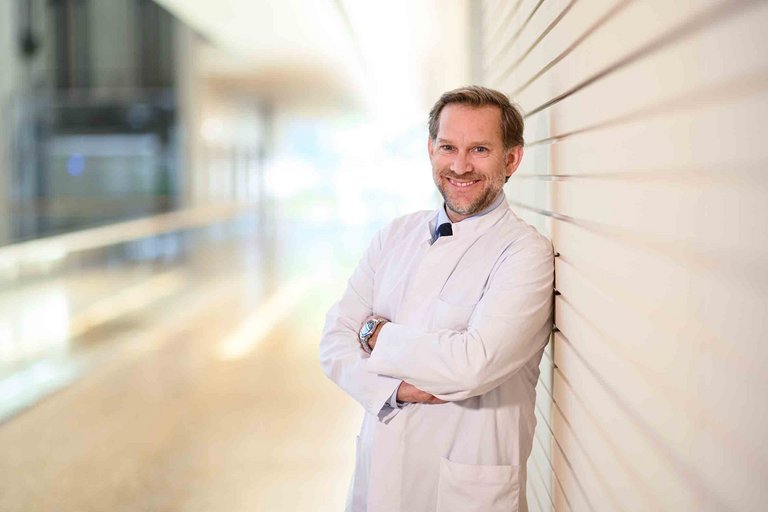 Im Bild: Oberarzt Dr. Gerhard Fischer, Leiter des Onkologischen Zentrums der Oberschwabenklinik.