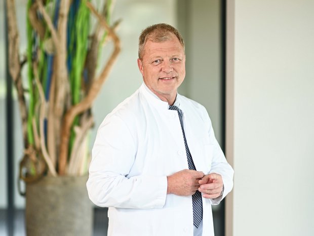 Hat in Bad Waldsee Sprechstunde: Gelenkspezialist Guido Barth, Oberarzt am Westallgäu-Klinikum Wangen.