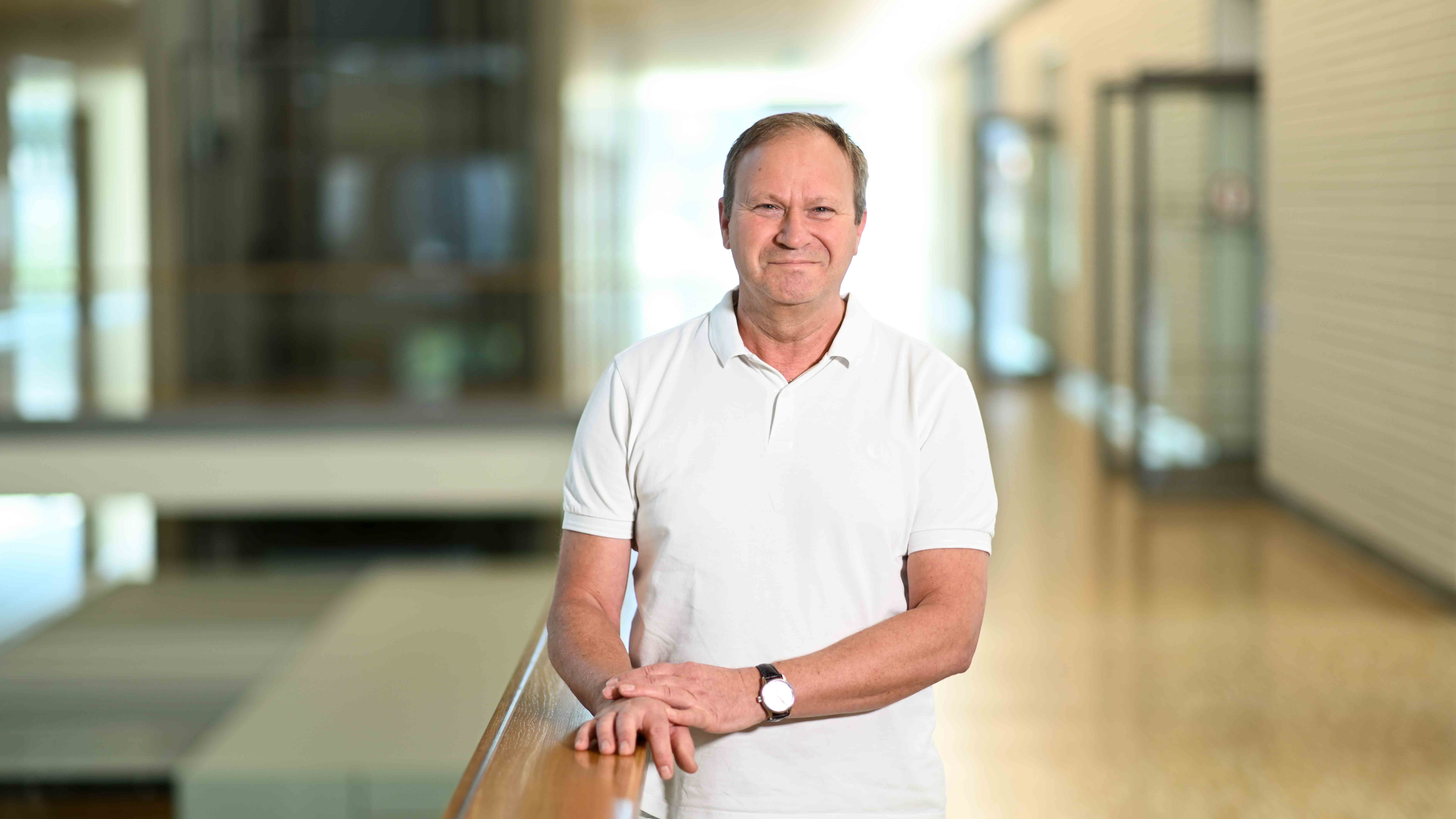 Die Oberärzte Dr. Ioana Knöller und Dr. Benedict Fijen (hier im Bild) operierten Darius Braun vor 20 Jahren.